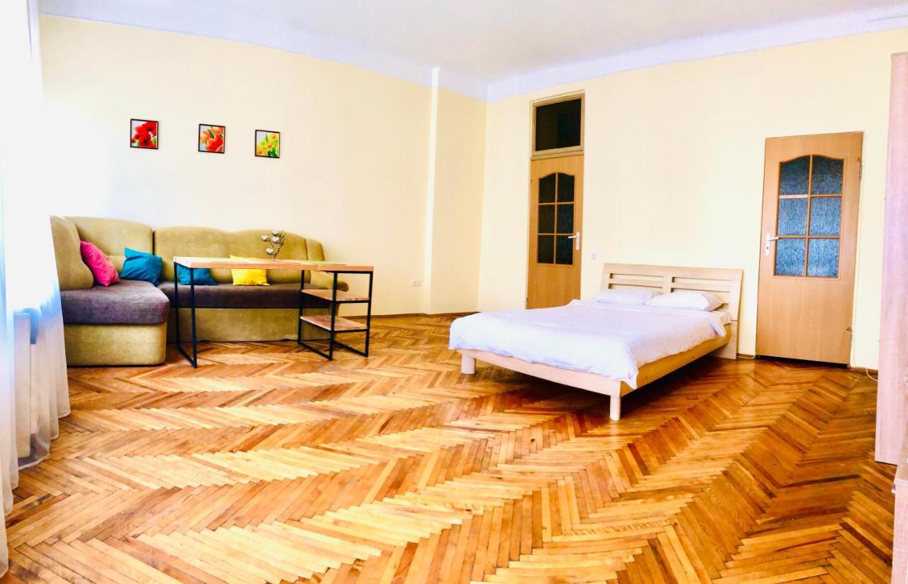 Apartment Near Opera On Horodotska 11 Lvov Exteriér fotografie